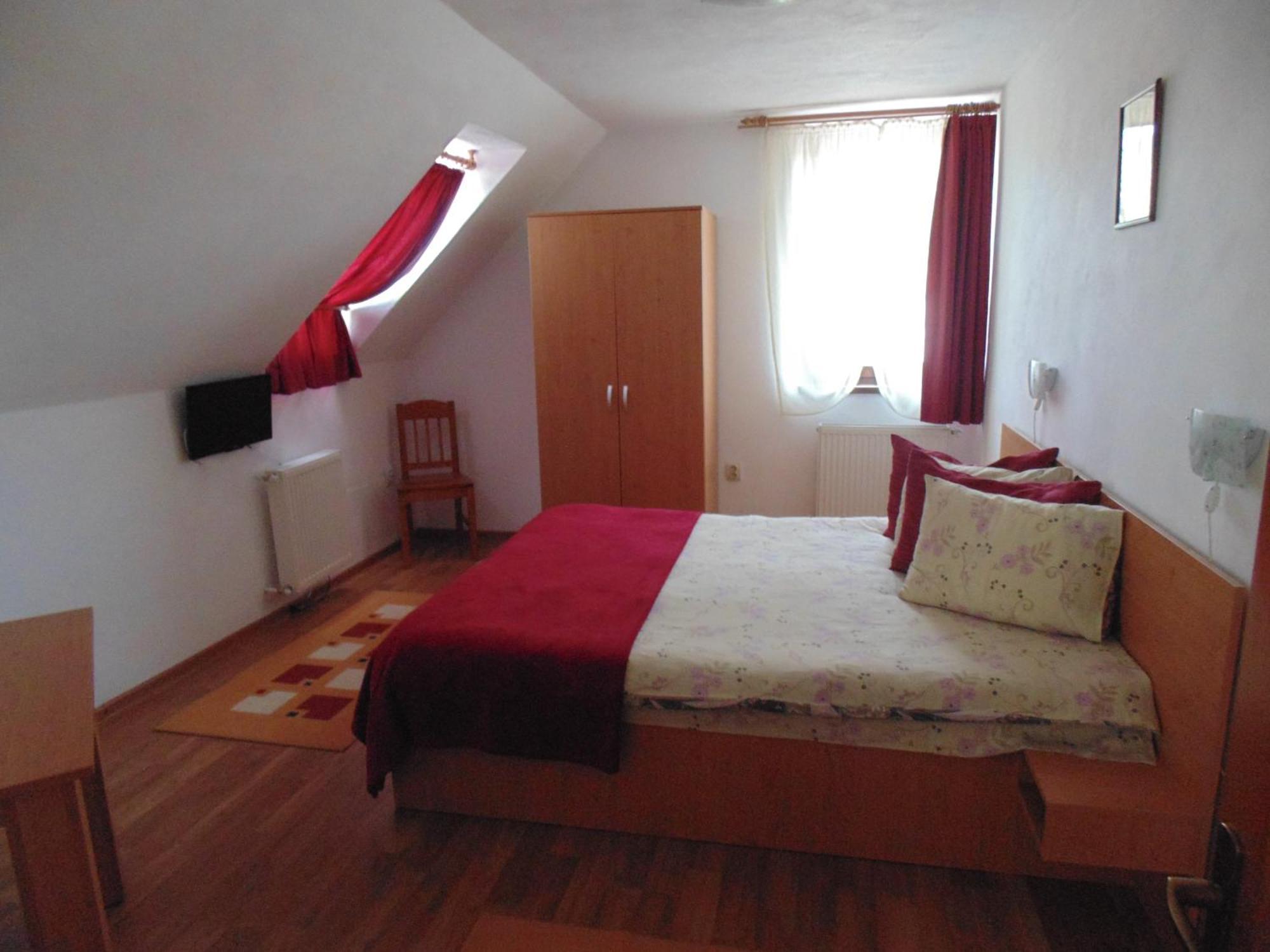 Hotel Casa Dancs Covasna Exterior foto